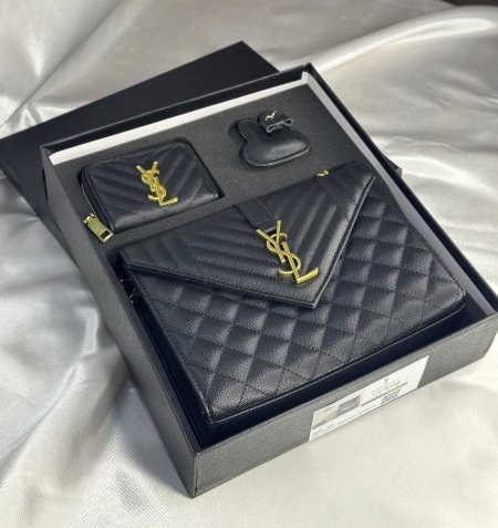 بكج  YSL / (شنطة / جزدان / ميدالية) لون اسود (مختوم)